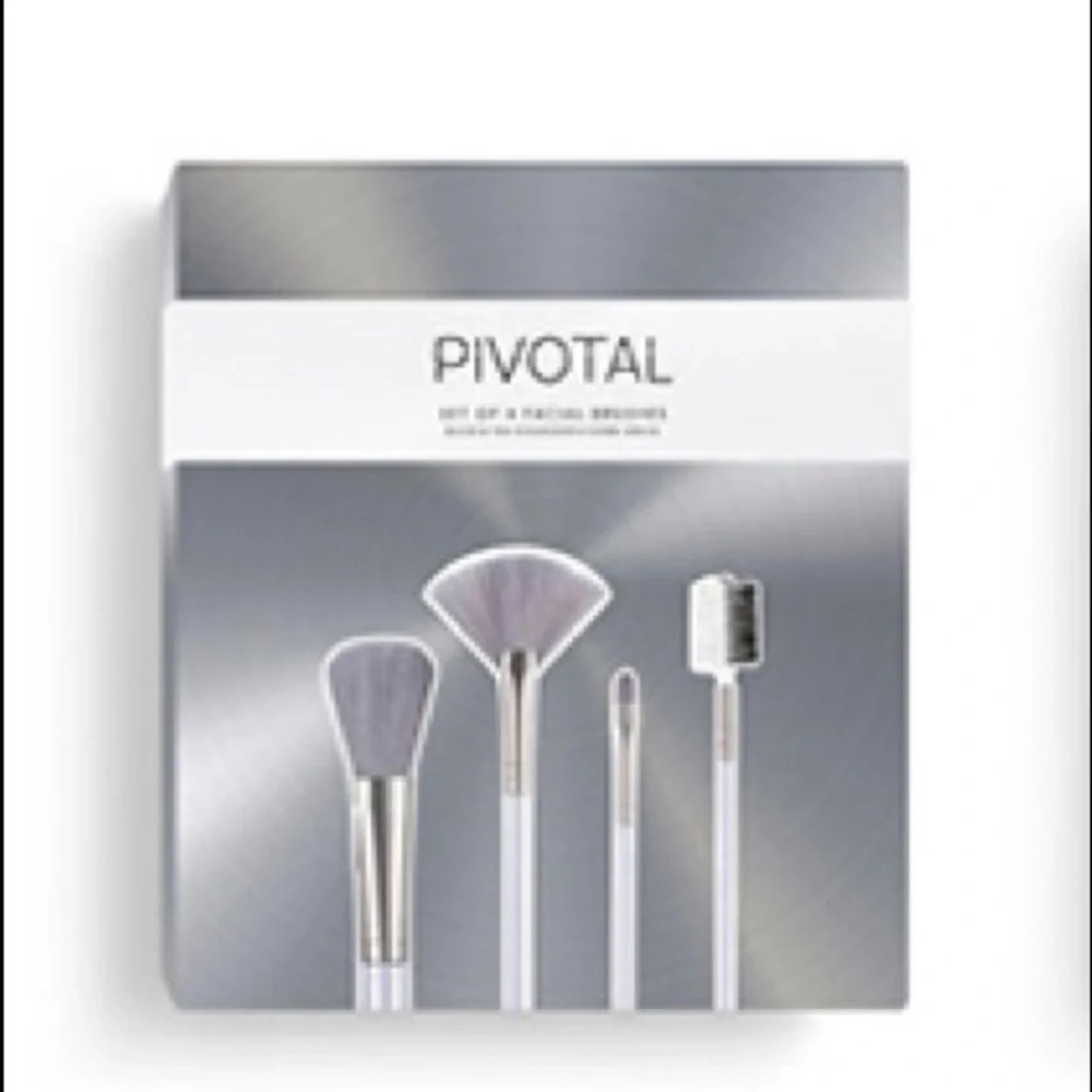 PIVOTAL COSMETICS || 4-Piece Essentials Facial Brush Set 🔘NWT🔘